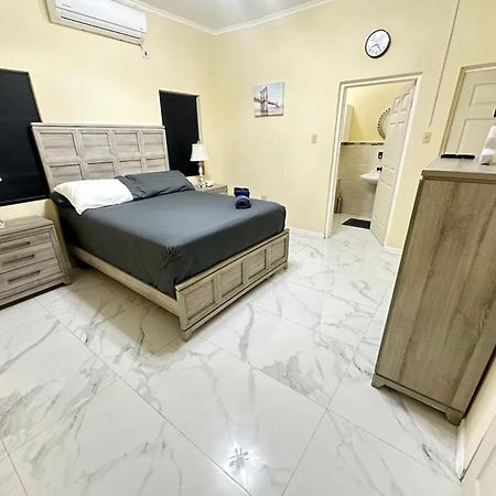 J Luxury Stay In 金斯敦 外观 照片