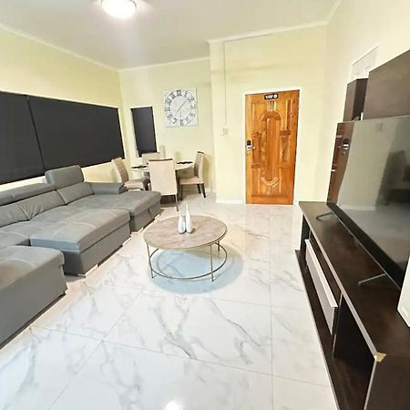 J Luxury Stay In 金斯敦 外观 照片