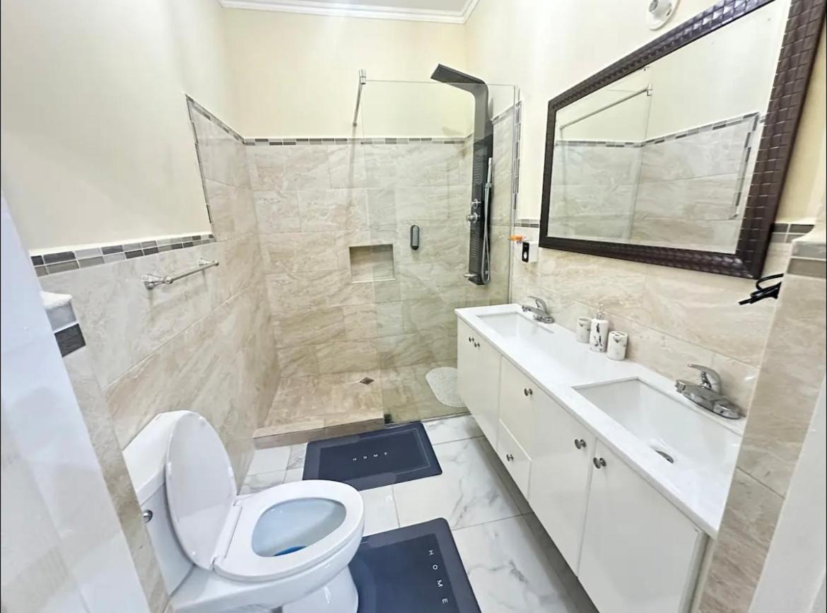 J Luxury Stay In 金斯敦 外观 照片