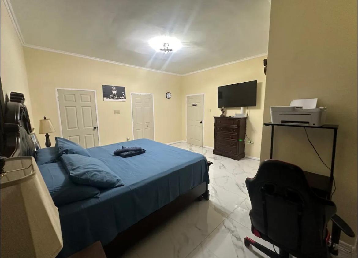 J Luxury Stay In 金斯敦 外观 照片