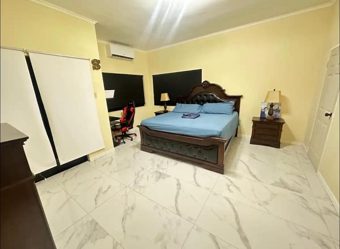 J Luxury Stay In 金斯敦 外观 照片
