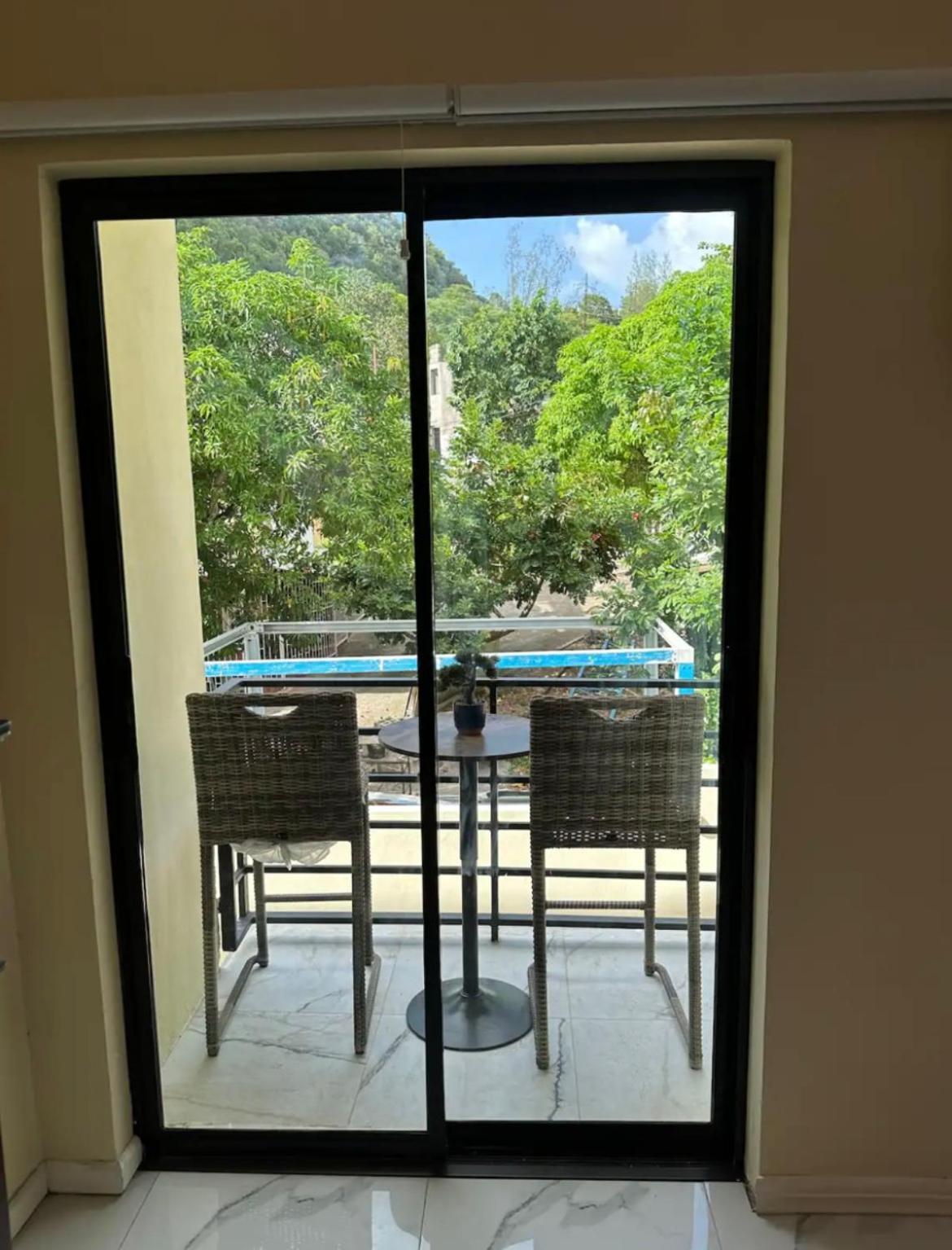 J Luxury Stay In 金斯敦 外观 照片