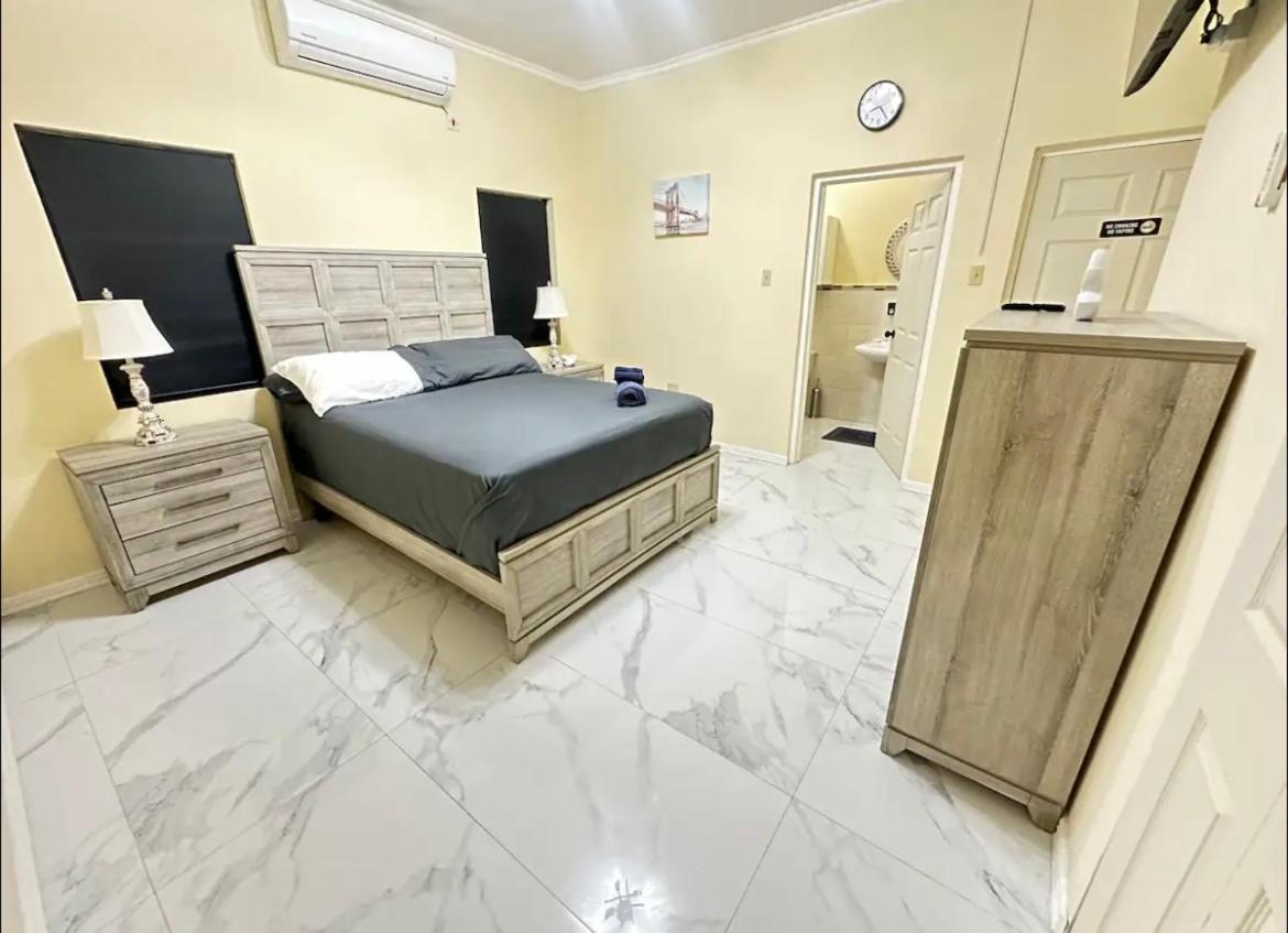 J Luxury Stay In 金斯敦 外观 照片